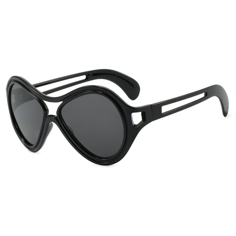 Women's vintage-inspired sunglasses with distinctive frame and UV protection Bowlift