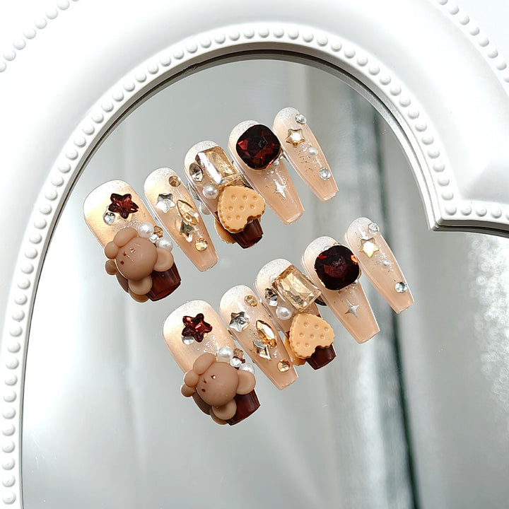 Artificial nails with playful Christmas design Bowlift