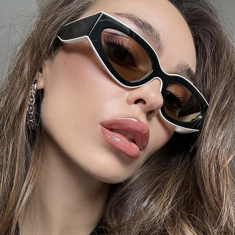 Women's Cat-Eye Sunglasses with Extravagant Design and Protective UV Filter Bowlift