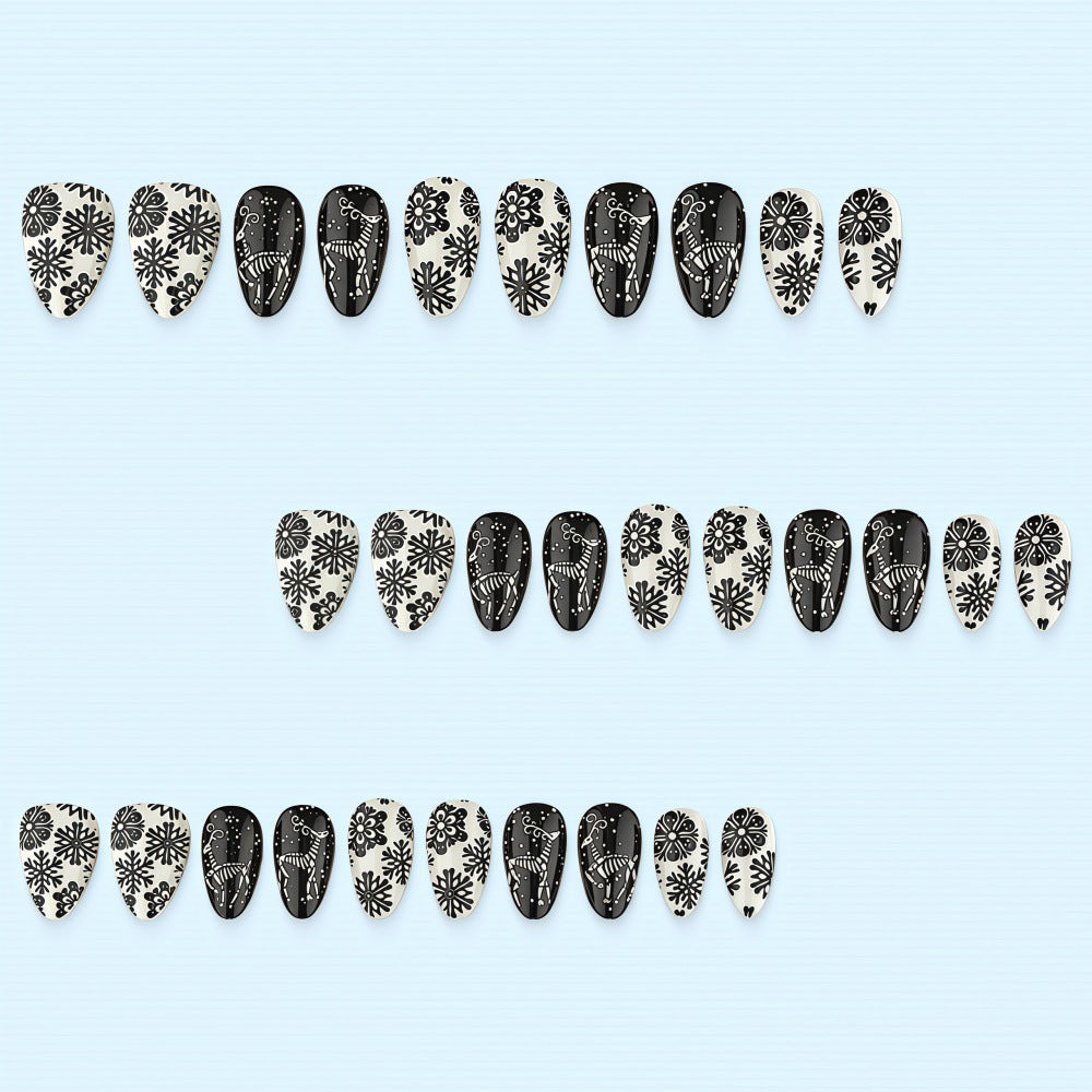 Artificial nails in a unique winter design with snow and reindeer motifs Bowlift