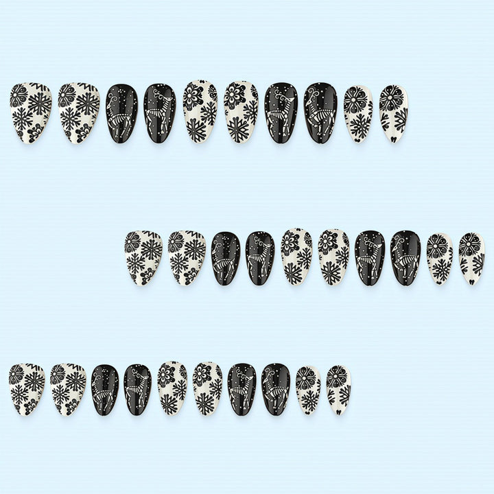 Artificial nails in a unique winter design with snow and reindeer motifs Bowlift