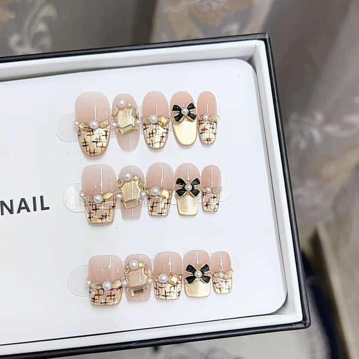 Luxe Decorative Press-On Nail Art Set Bowlift