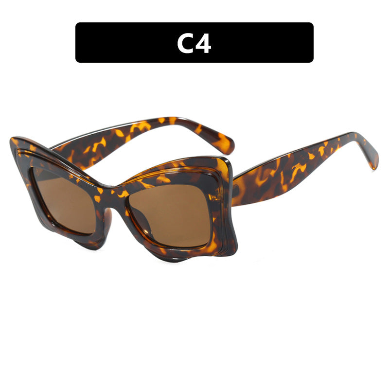 Women's oversized sunglasses in extravagant design Bowlift