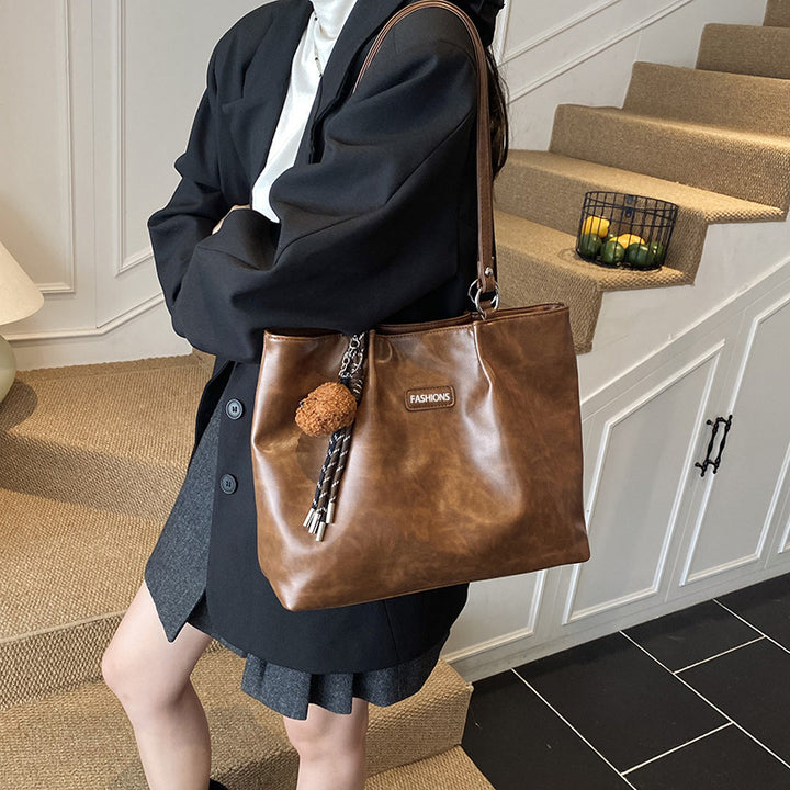 Chic Leather Handbag Bowlift