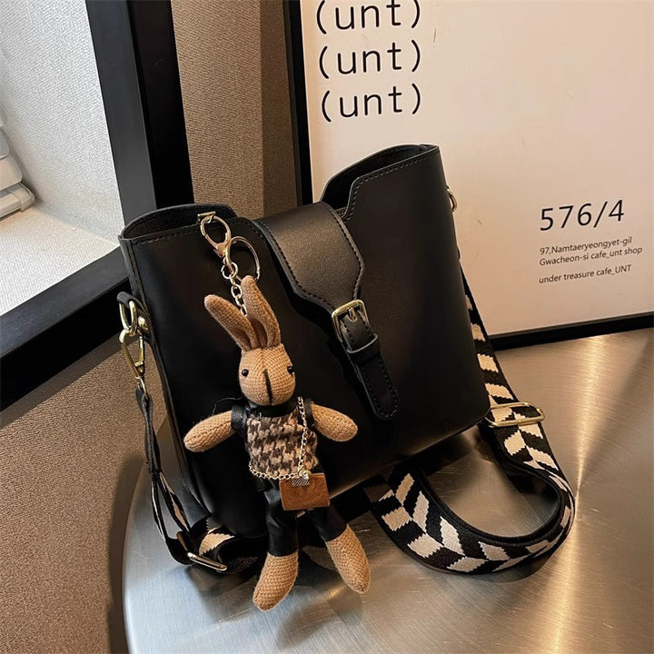 Modern Structured Handbag Bowlift