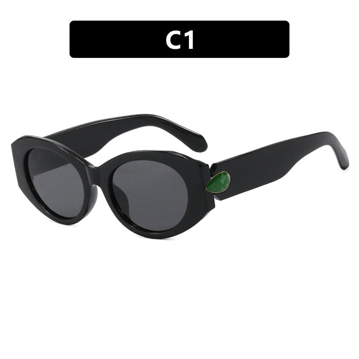 Women elegant sunglasses with stylish contours Bowlift