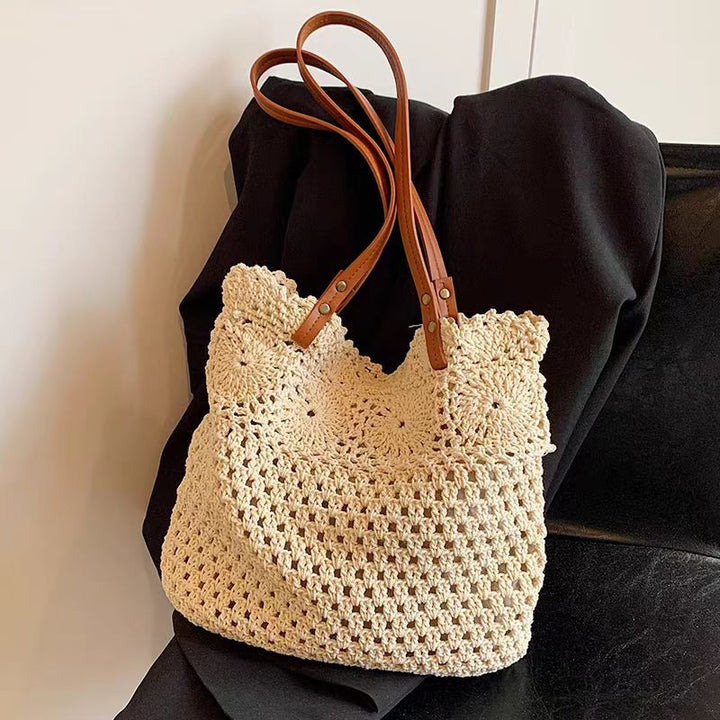 Crocheted tote bag with natural accents Bowlift