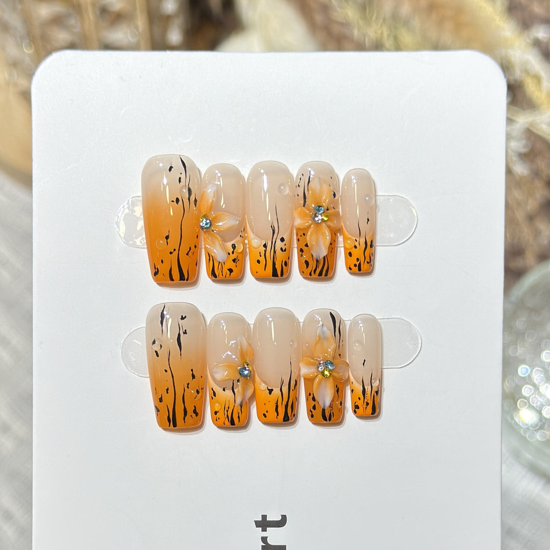 Artistic Floral Nail Art Press-On Set