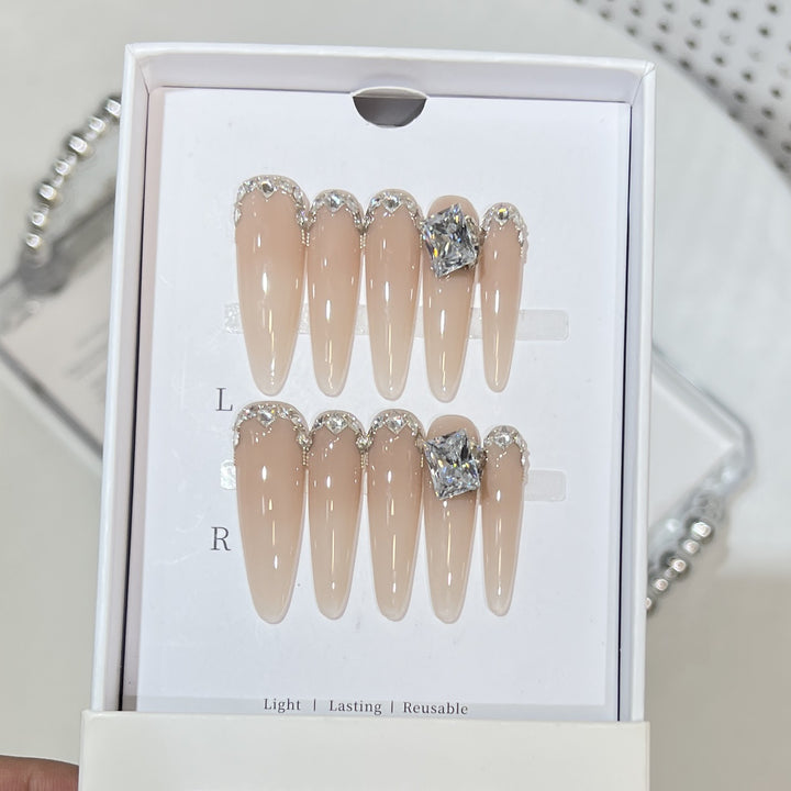 Rhinestone-Embellished Stiletto Press-On Nails Bowlift