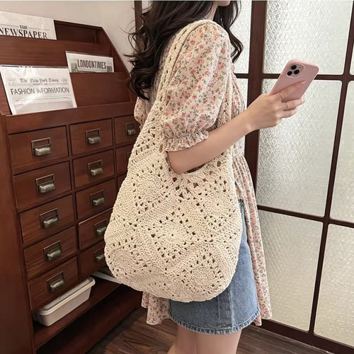 Shoulder bag with unique crochet pattern Bowlift