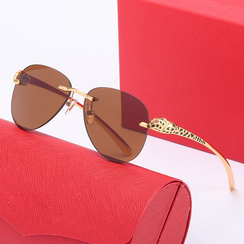 Ladies elegant pilot sunglasses with luxurious gold frame and protective lenses Bowlift