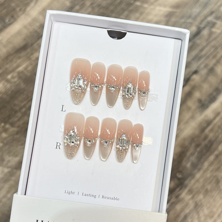 Decorative Handmade Press-On Nails with Elegant Rhinestones Bowlift