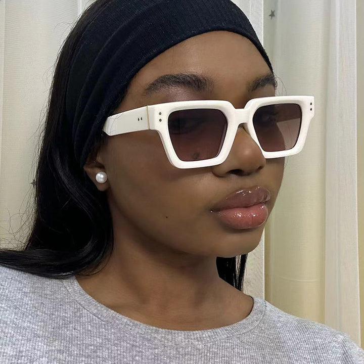 Women's trendy sunglasses in elegant oversized design Bowlift