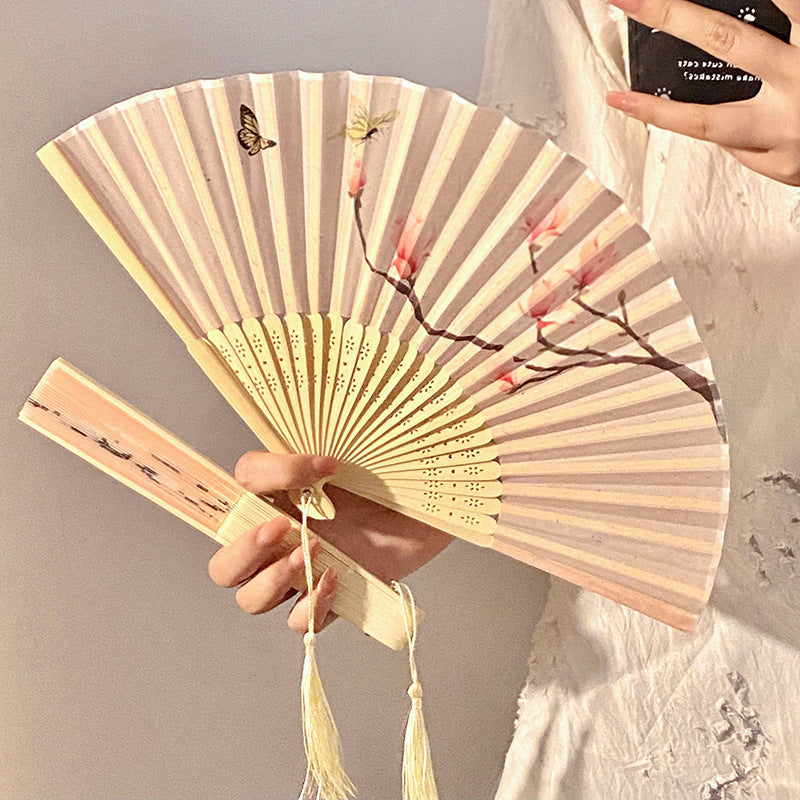 Handcrafted fan with elegant floral pattern Bowlift