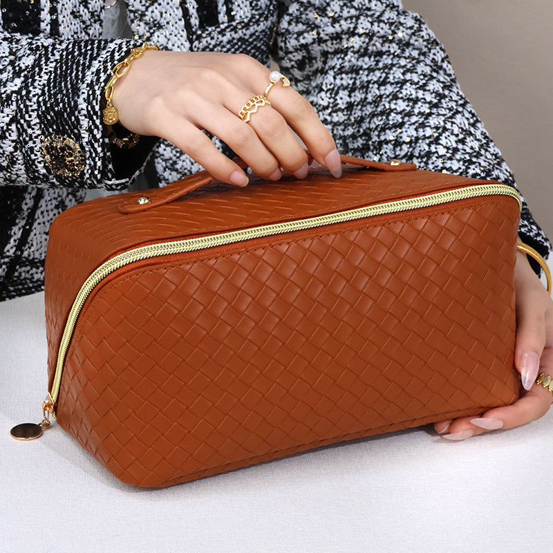 Cosmetic transport bag made of high-quality braided synthetic leather with practical zipper and carrying handle Bowlift