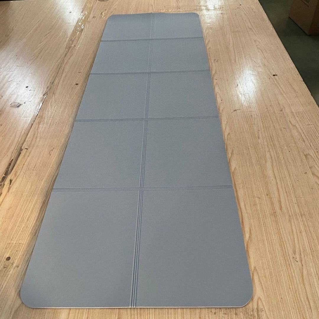 Non-slip training mat with structured design Bowlift