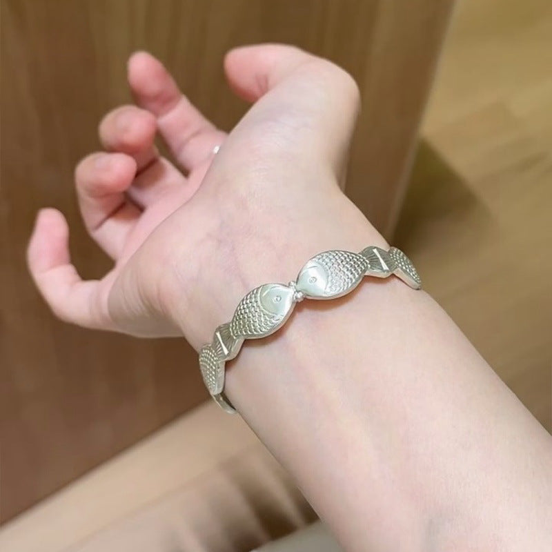 Fish Design Bracelet Bowlift