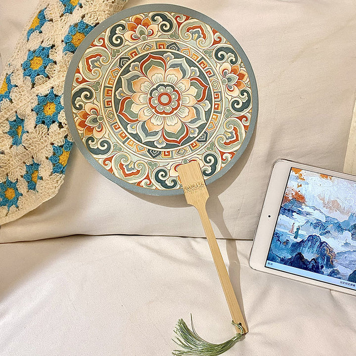 Handmade fan with artistic motif Bowlift