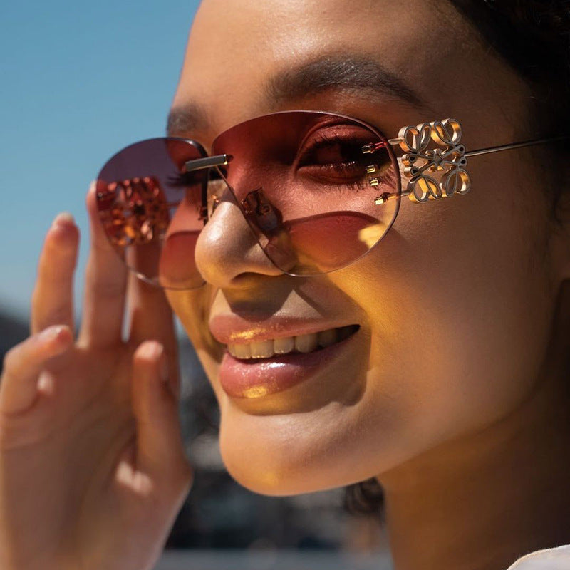Women's fashionable sunglasses in elegant aviator style with gemstone details Bowlift
