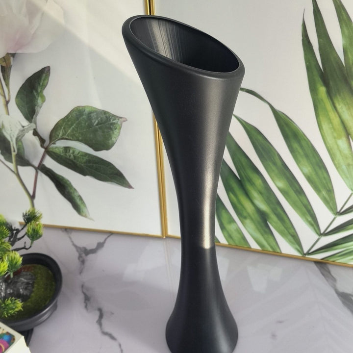 Contemporary Sculpted Vase Bowlift
