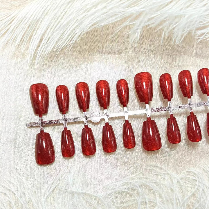 Artificial nails with shimmering effect Bowlift