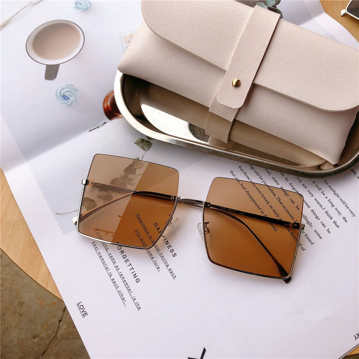 Fashionable Oversized Square Sunglasses Bowlift