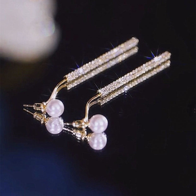 Elegant and Sparkling Stud Earrings Bowlift