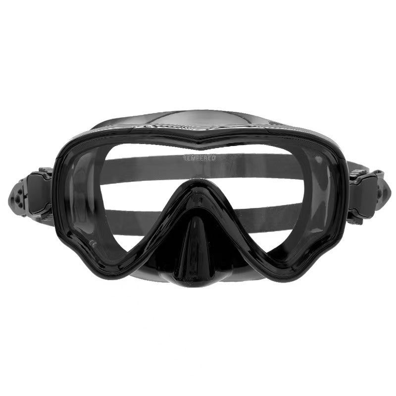 Diving mask with curved field of view and flexible silicone frame Bowlift