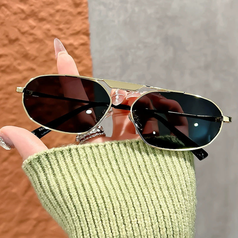 Ladies fashionable sunglasses in elegant polygon design Bowlift