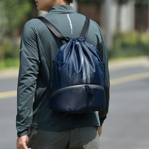 Sporty training backpack with breathable mesh sides and elastic drawstring Bowlift