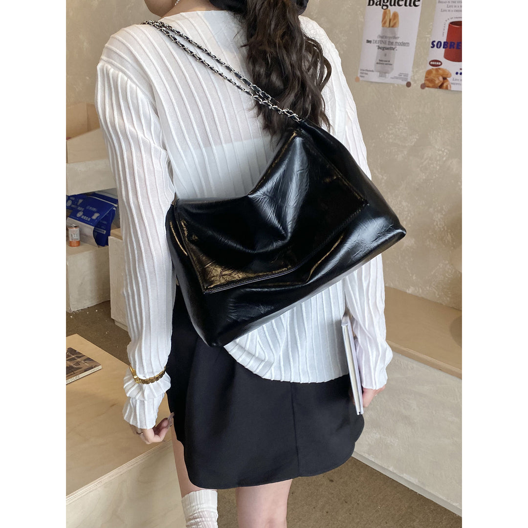 Chic Foldover Shoulder Bag Bowlift