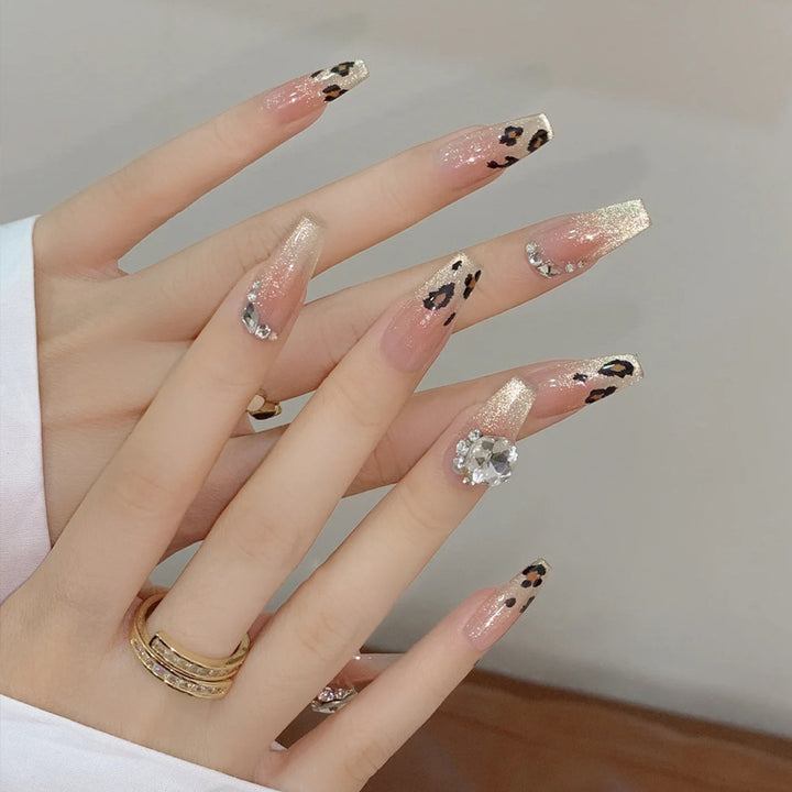 Artificial nail set with glitter and leopard design Bowlift