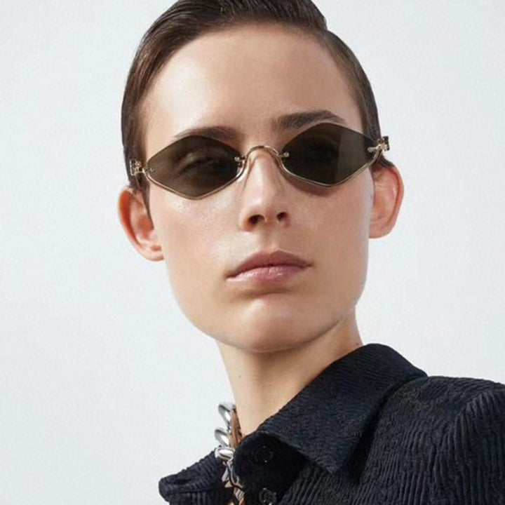 Ladies sunglasses in an elegant, geometric design Bowlift