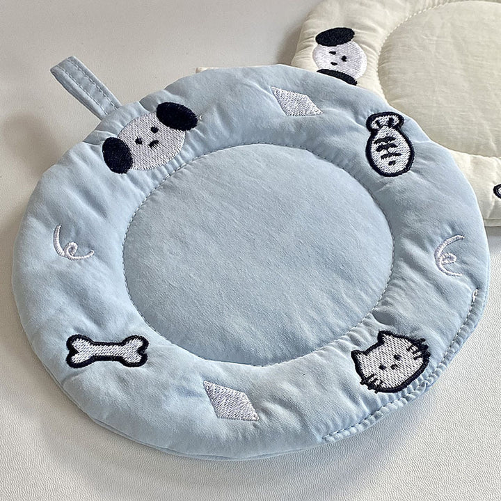 Cozy animal cushion with playful design Bowlift