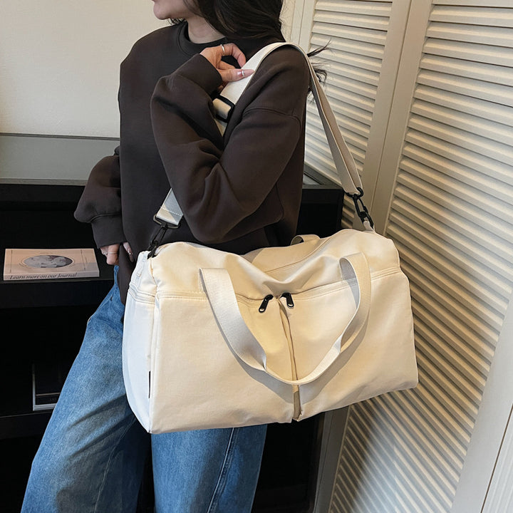 Sporty travel bag with expandable compartments Bowlift