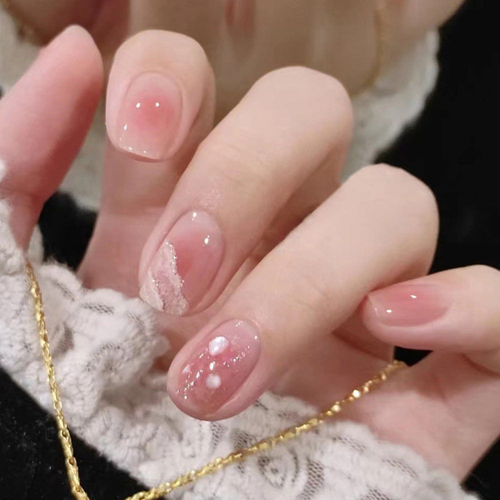 Artificial nails with elegant 3D applications Bowlift