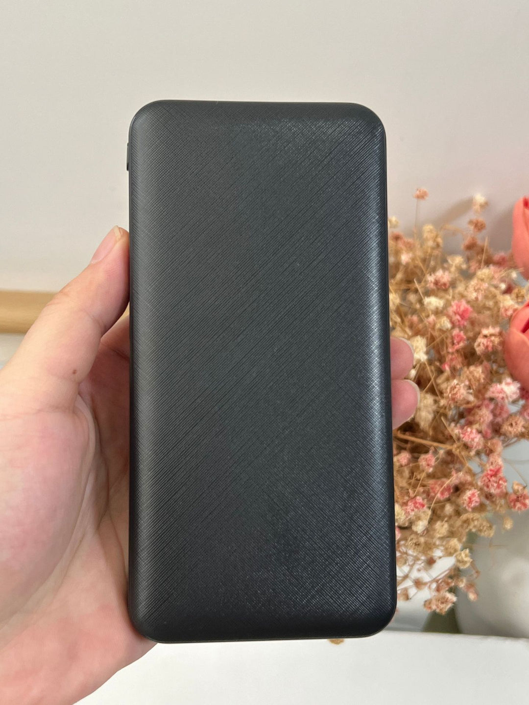 Portable power bank with innovative texture and fast charging connection Bowlift