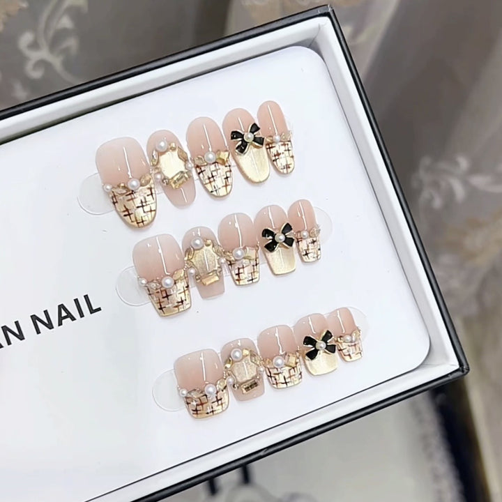 Luxe Decorative Press-On Nail Art Set Bowlift