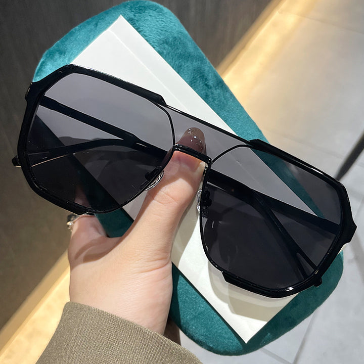 Women’s geometric sunglasses with special frame and UV protection Bowlift