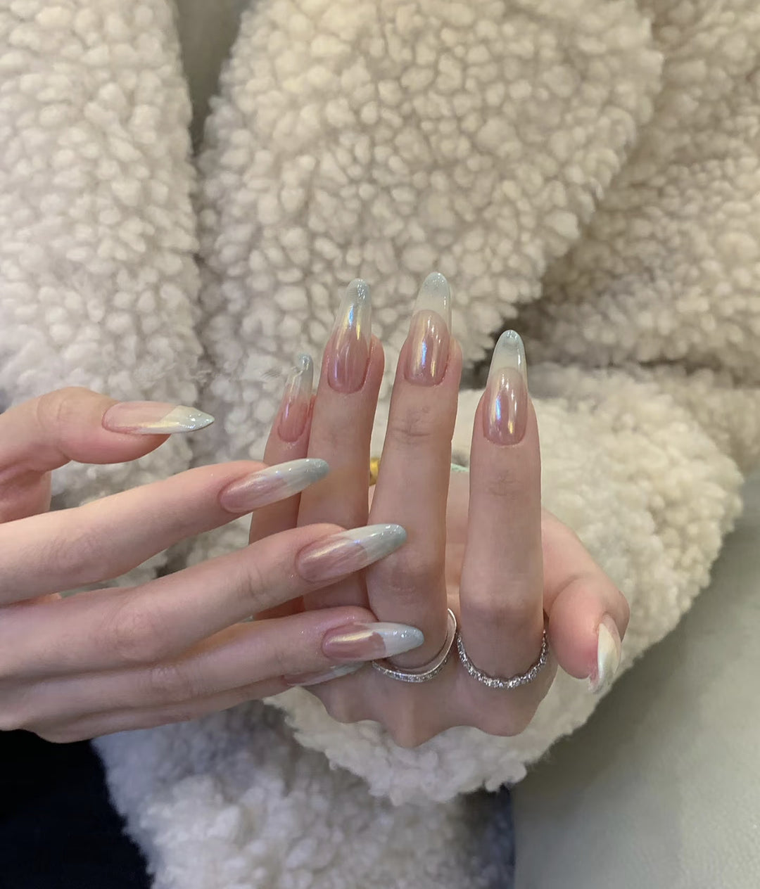 Elegant Press-On Nail Set with Glossy Finish Bowlift