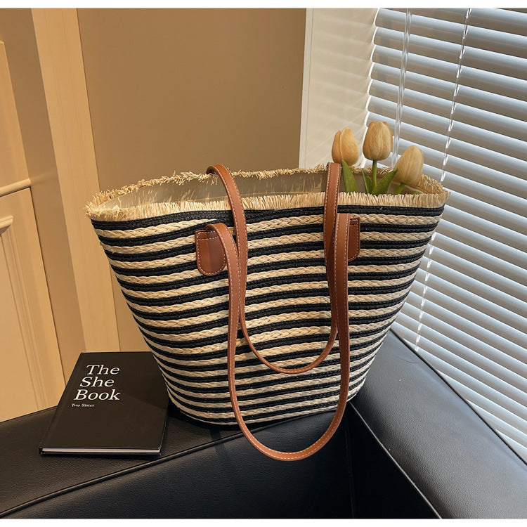 Stylish Straw Bag Bowlift