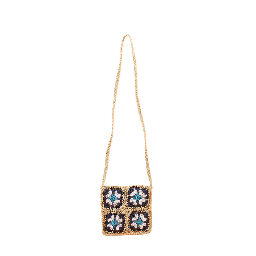 Shoulder bag with hand-crocheted floral pattern Bowlift