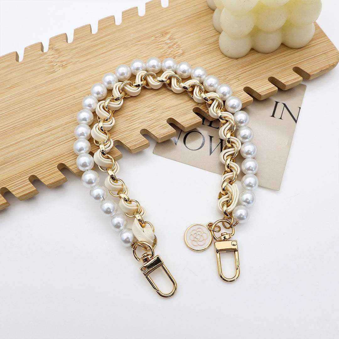 Chic Pearl-Chain Eyewear Holder Bowlift