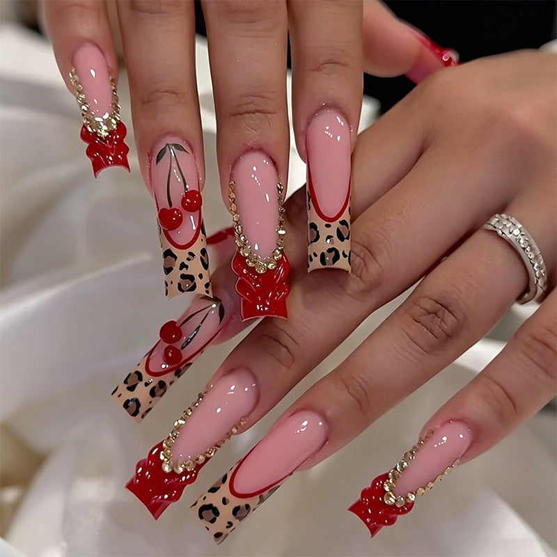 Elegant Artificial Nail Tips with Gold Accents Bowlift