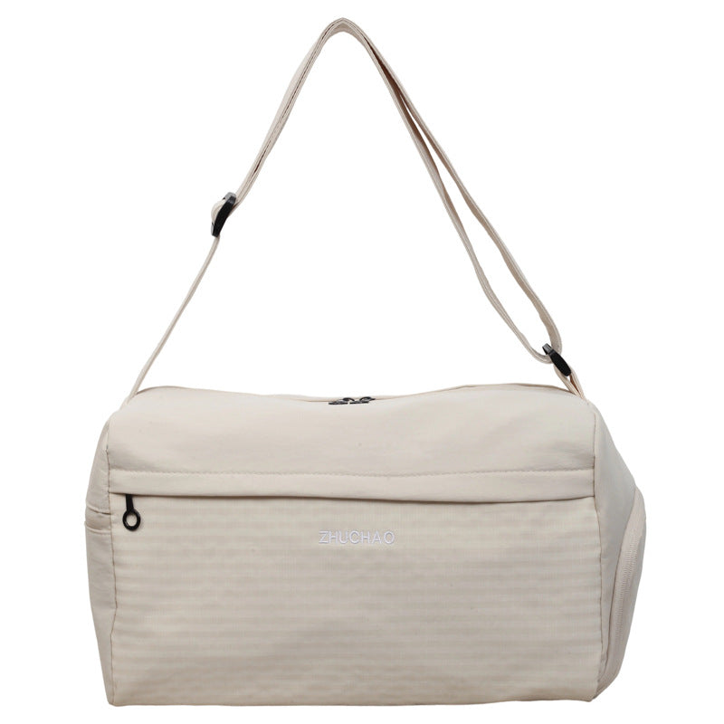 Sporty Travel Bag with Adjustable Shoulder Strap Bowlift