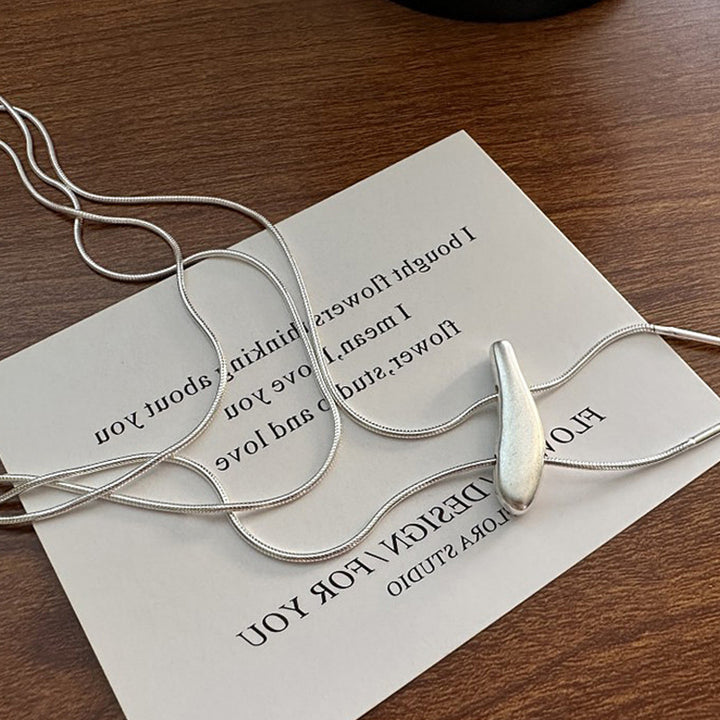 Minimalist Necklace with Elegant Pendant Bowlift