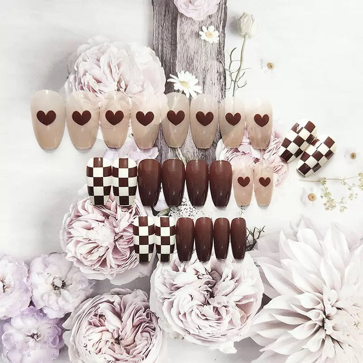 Artificiaal nail set with stylish and fashionable accents Bowlift