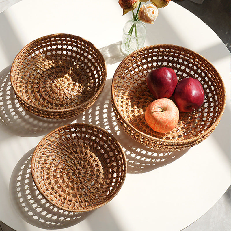 Ladies' round basket made of handwoven natural material Bowlift