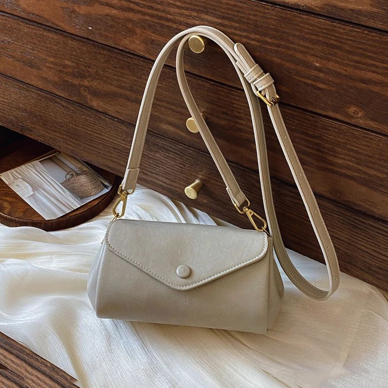Elegant Envelope Clutch Bowlift
