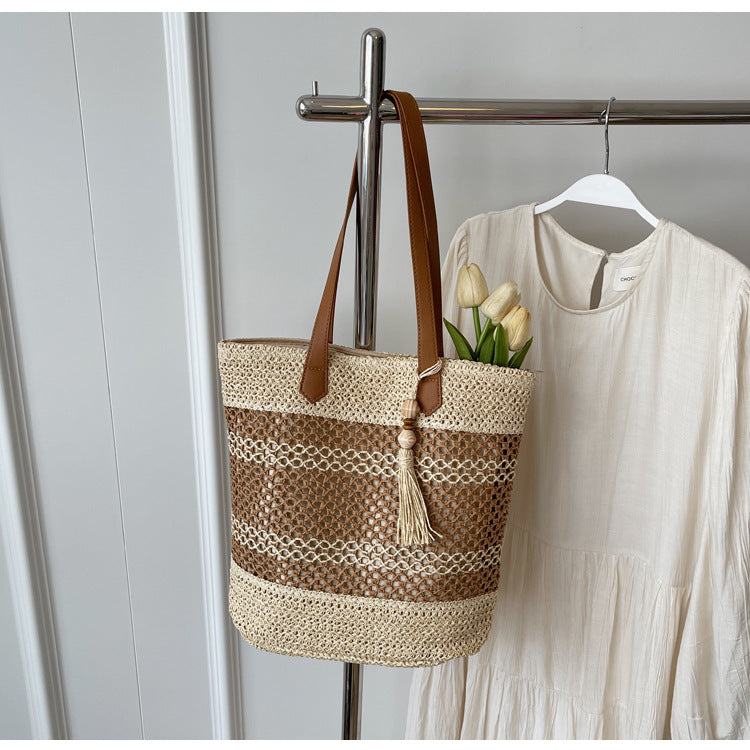 Fashionable straw tote bag with leather accents Bowlift